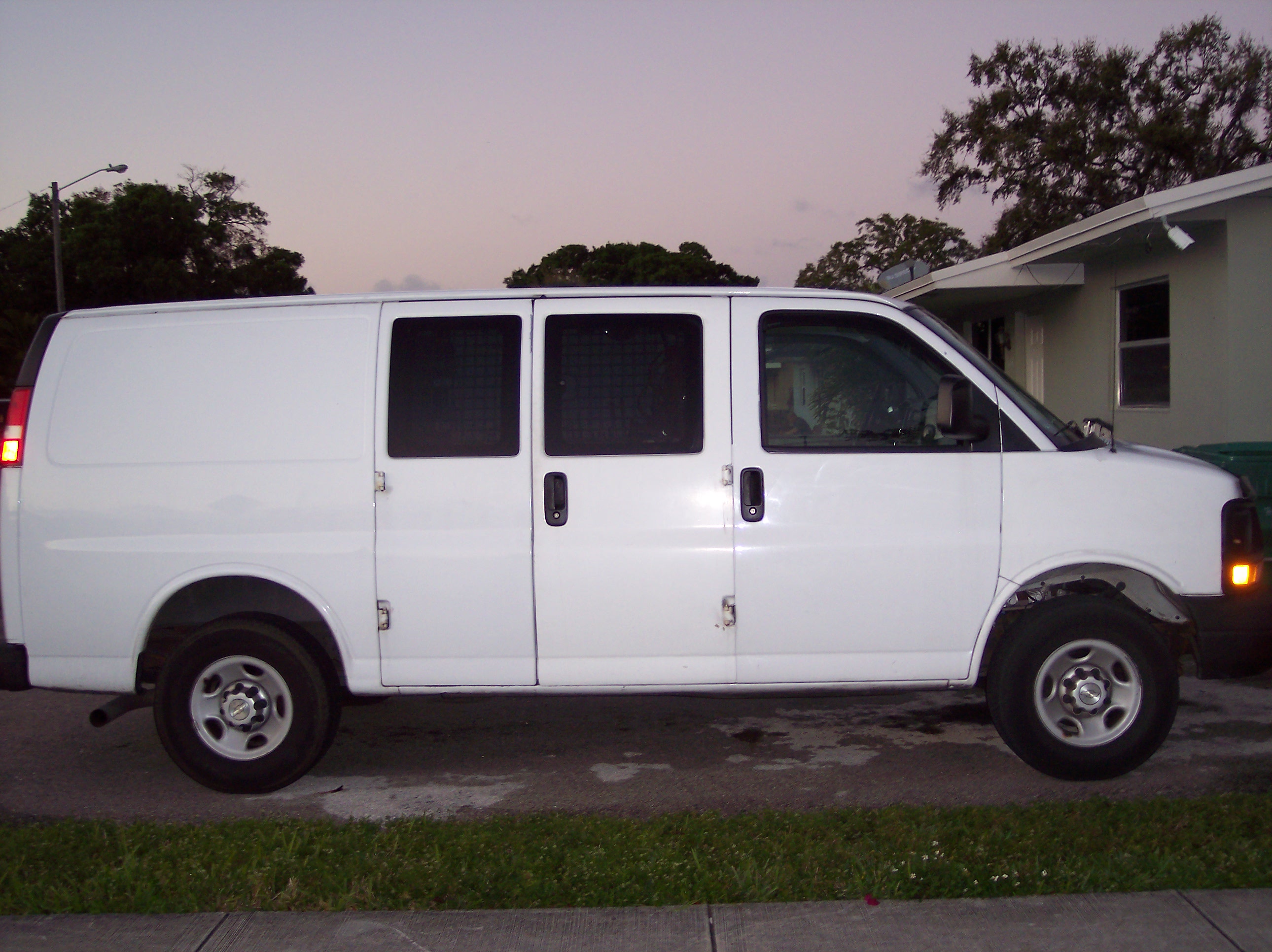Auto locksmith lockout service Opa-Locka