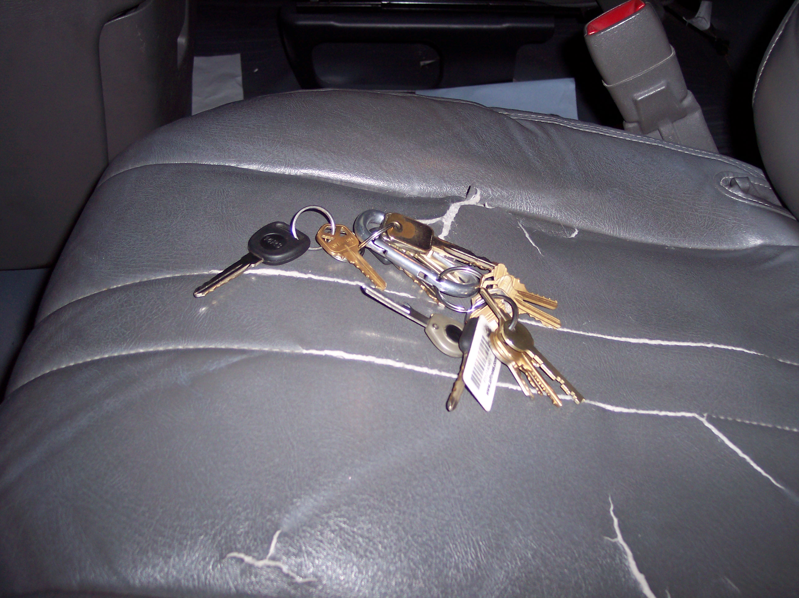 car keys left on seat, locked out of car Opa-Locka